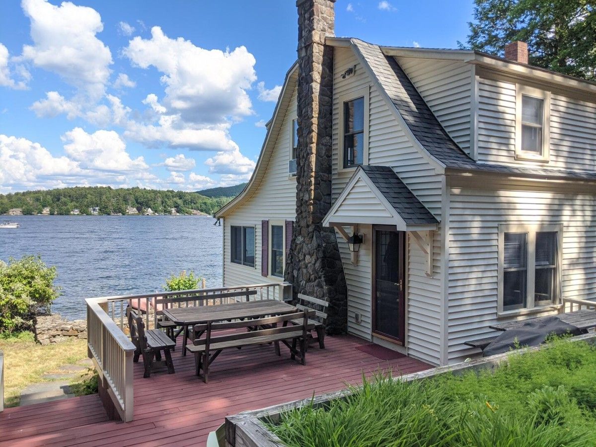 exterior of waters edge rental